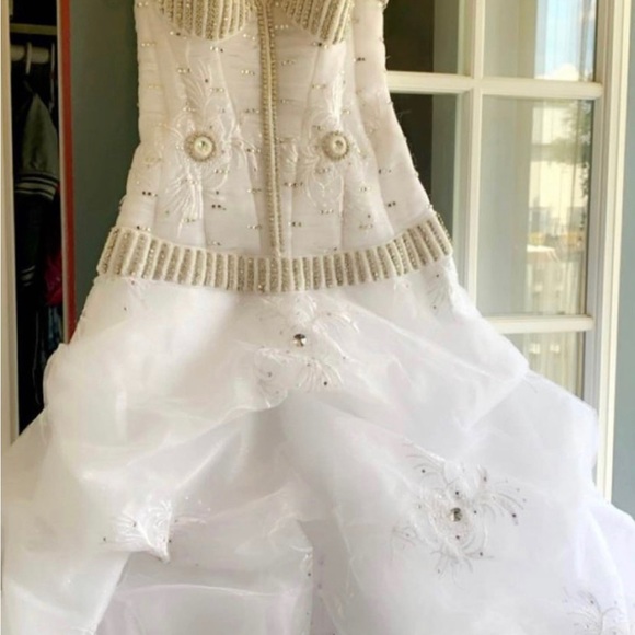 Wedding dress - Picture 2 of 8